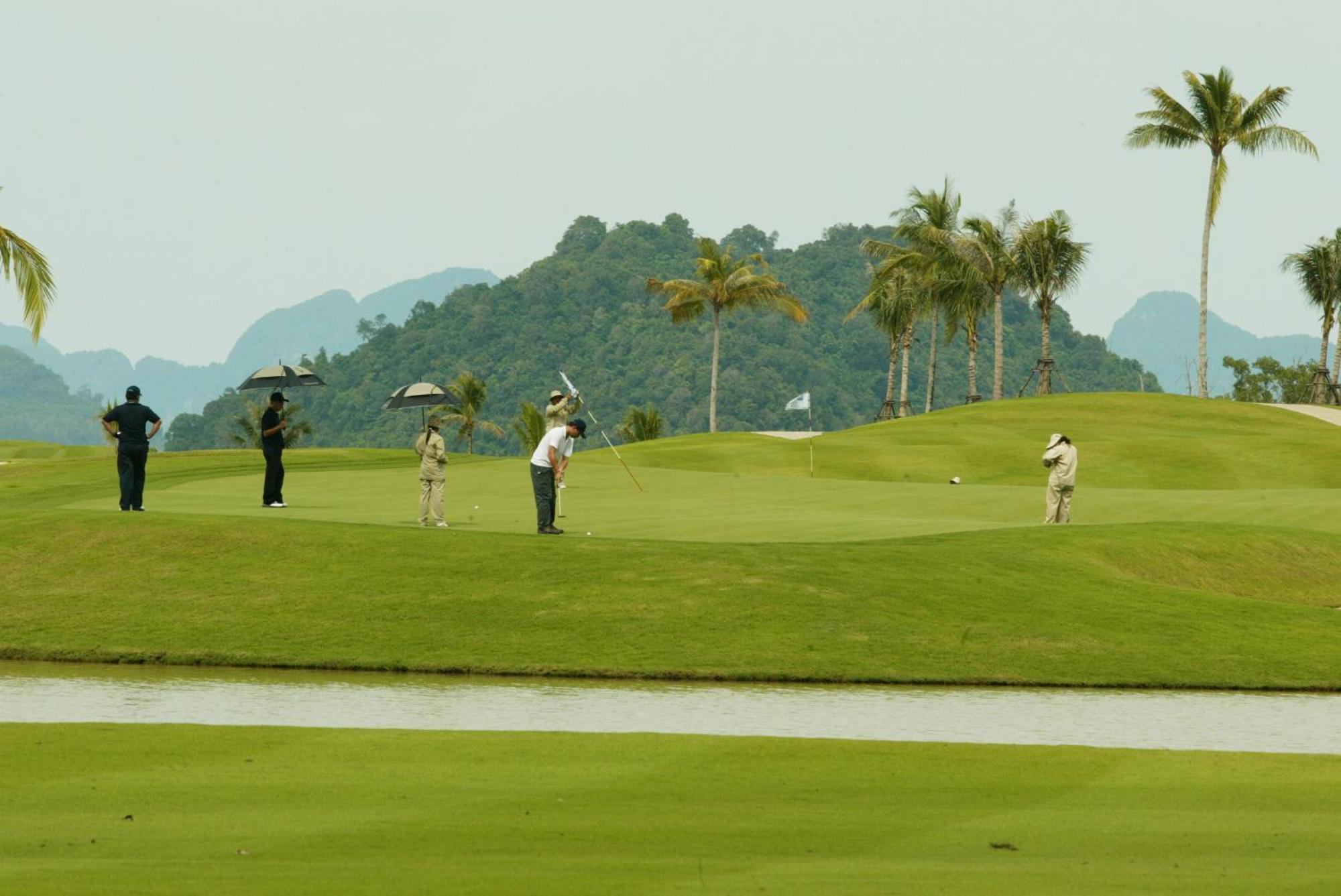 Mission Hills Phuket Golf Resort-Sha Extra Plus Por Bay Exteriör bild